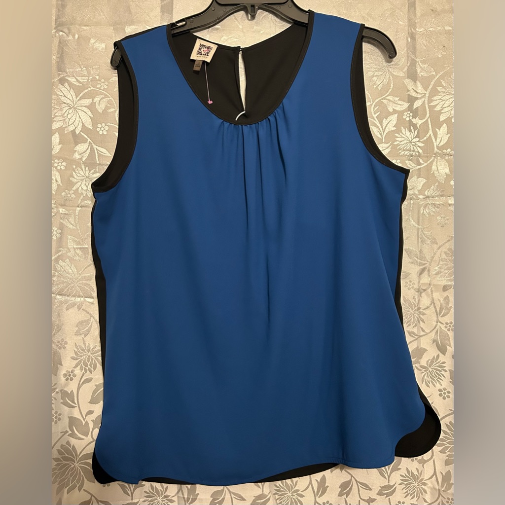 Anne Klein Blue & Black Sleeveless Blouse Size 14-100%Polyester,Made In Vietnam.